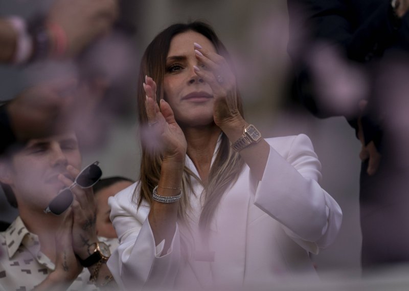 Jednostavno, moćno i elegantno: Victoria Beckham pokazala kako nositi bijelo odijelo bez greške