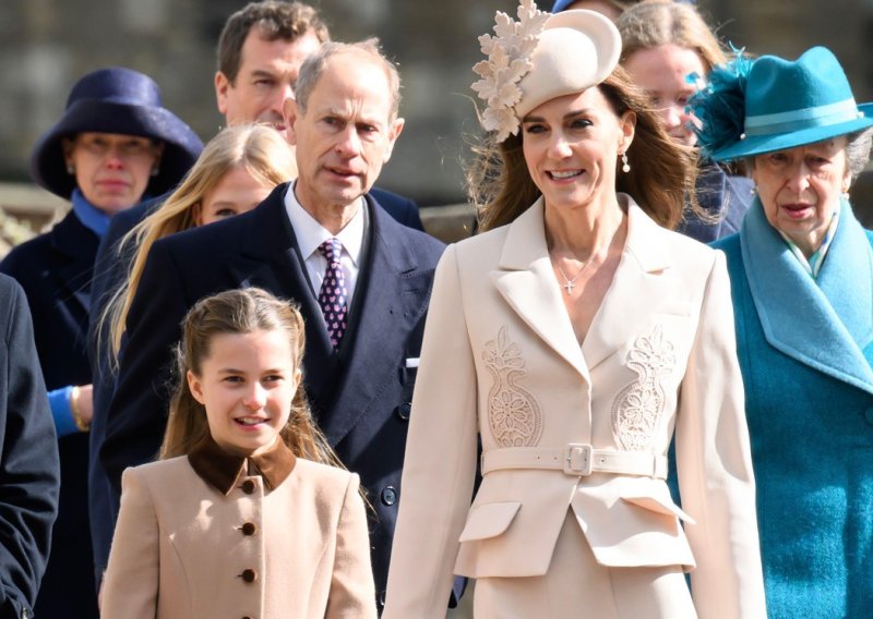 Kate Middleton oduševila je u već nošenoj haljini i s najmanjom torbicom