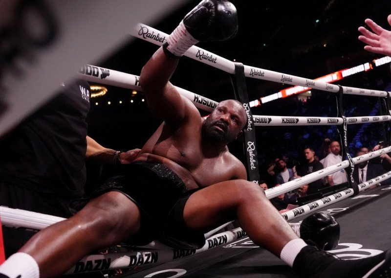 Pogledajte brutalan Wilderov nokdaun o kojem bruji cijeli svijet. Chisora skoro ispao iz ringa