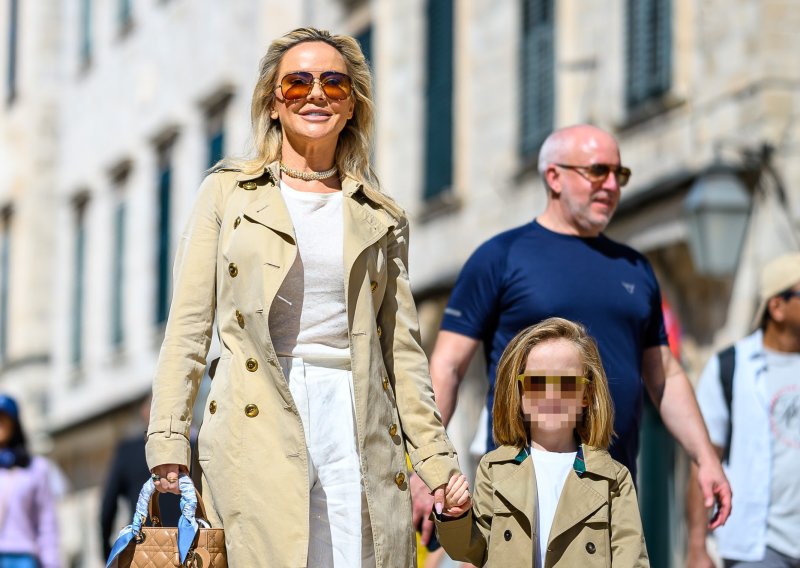 Modni blizanci: Maja Šuput i Bloom zablistali na Stradunu u usklađenim stajlinzima