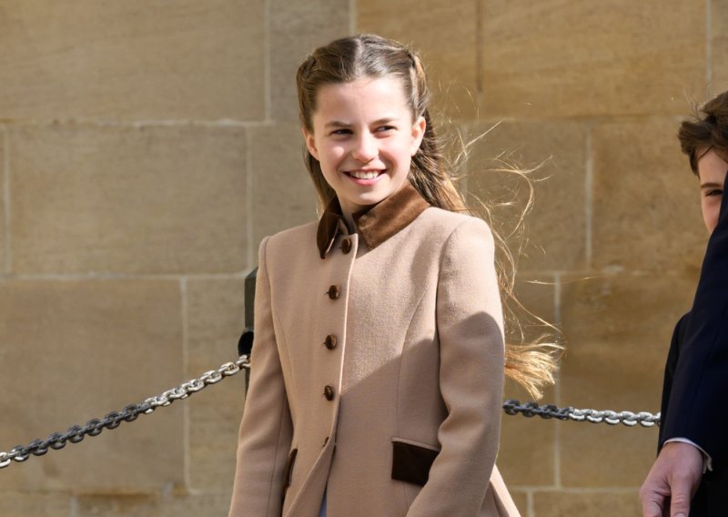 Kate Middleton prekinula tradiciju, ali princeza Charlotte poslala je snažnu poruku odjećom