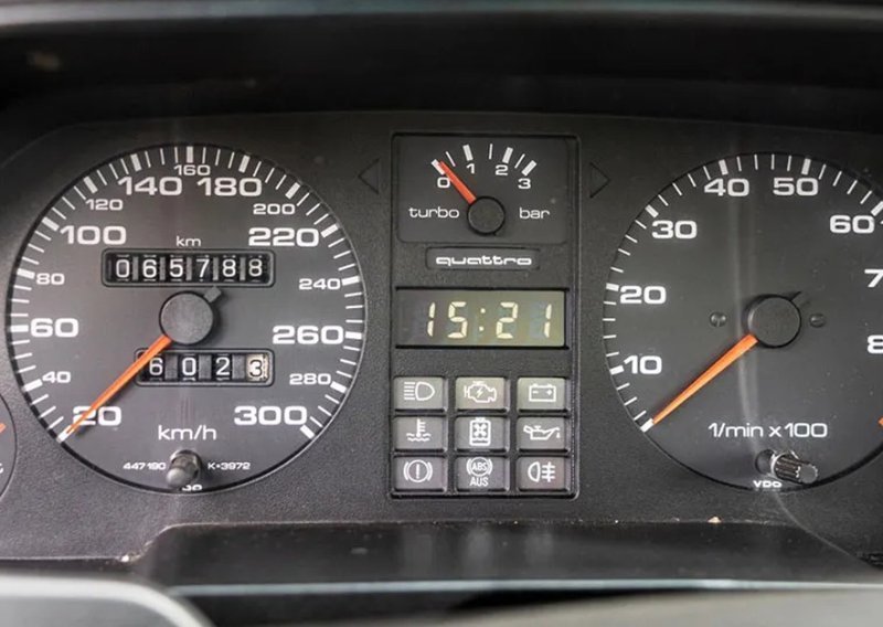 Zašto brzinomjeri u automobilima imaju označene brzine koje auto nikad neće postići?