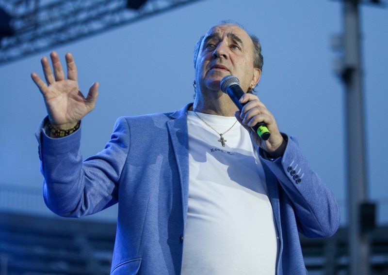 Uoči velikog koncerta u Lisinskom: Mladen Grdović zabrinuo sve fotografijom iz bolničkog kreveta