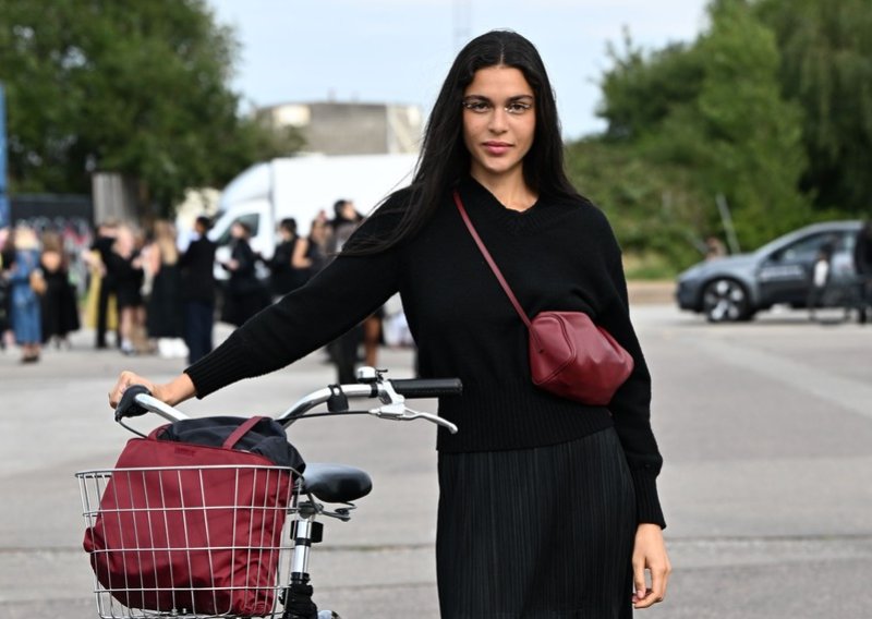 Ova Zarina suknja posebnih detalja nosi se od jutra do mraka, a košta samo 26 eura