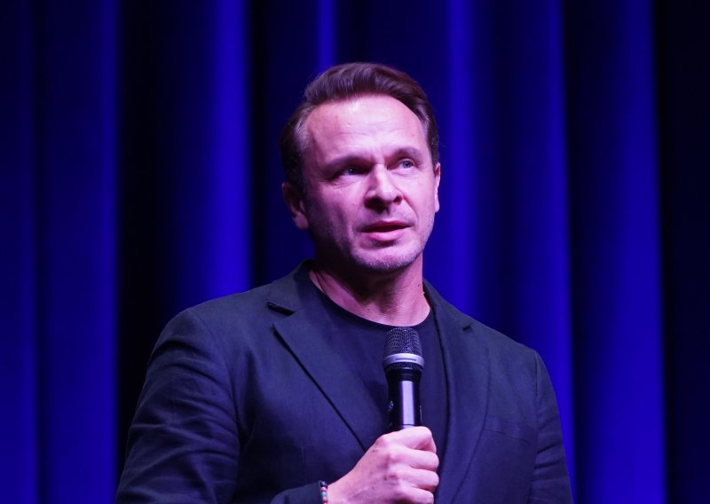 Kad emocije preuzmu scenu: Enis Bešlagić ispričao što mu se dogodilo usred predstave