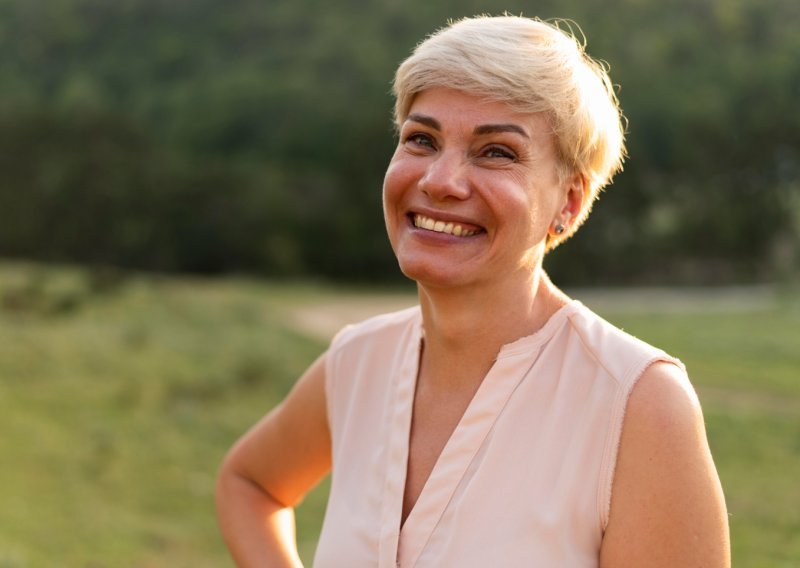 Ovaj jednostavan trening osvaja žene u 50-ima i 60-ima, a rezultate daje već u hodu