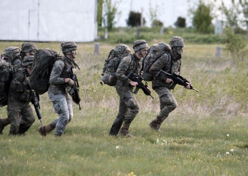 Trump zaprijetio izlaskom iz NATO-a: Europa razmatra vlastitu vojsku