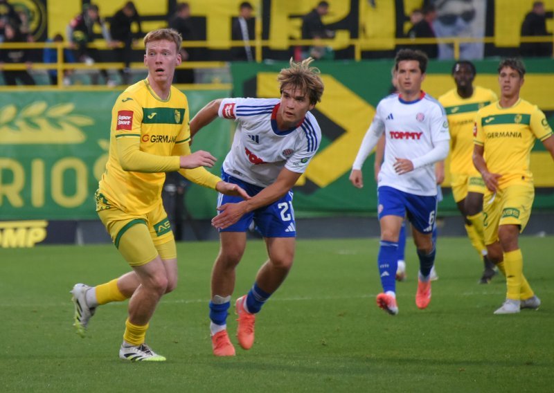 Potpuna dominacija Hajduka! Čivaja krasno zabio i pogodio gredu, Pukštas promašio dva zicera. Pogledajte gol