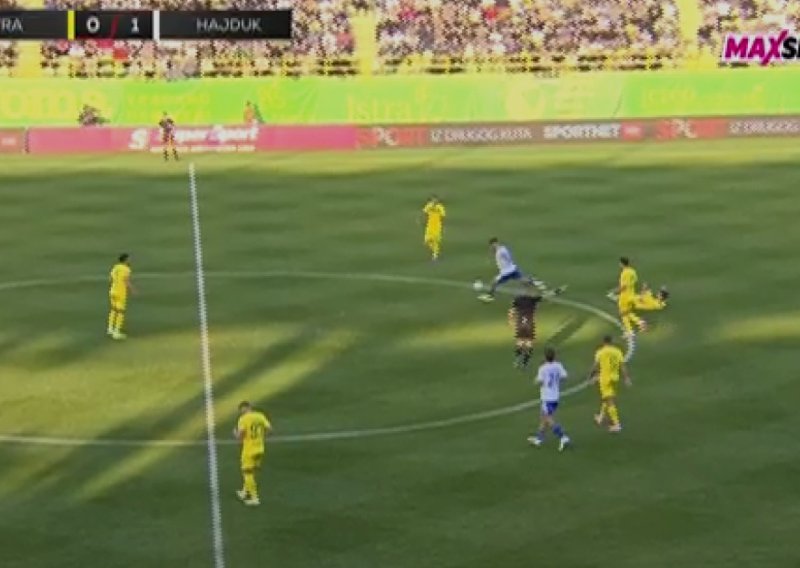 Nakon golčine i grede Livaja je dobio žuti karton: Pogledajte reakciju koja sve govori