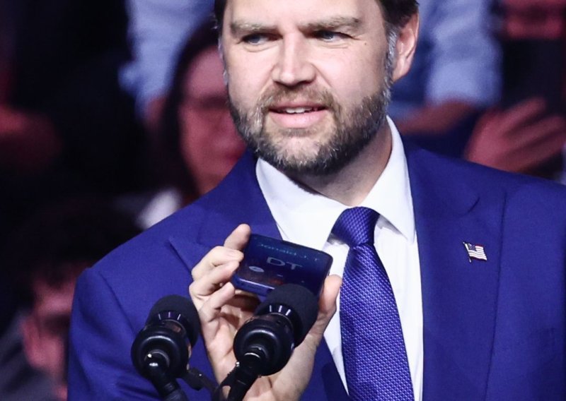 VIDEO Show u Budimpešti: Trump se telefonski uključio na Orbanov skup