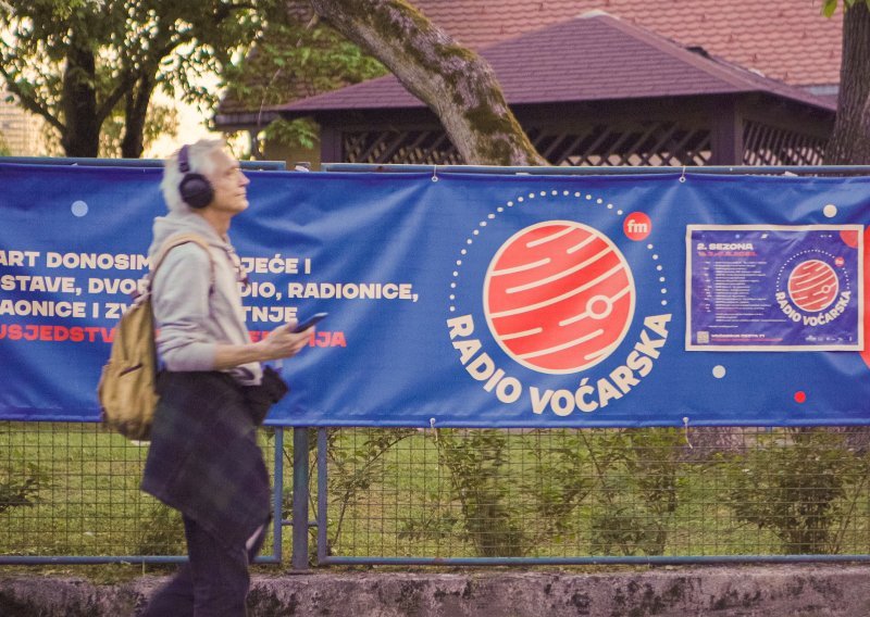 Radio Voćarska slavi stoljeće etera: Šalata ponovo postaje pozornica zvuka, susreta i zajedništva