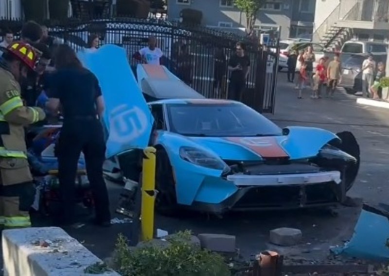 Kupio milijun dolara vrijedan Ford GT pa ga odmah slupao: Pogledajte video nesreće
