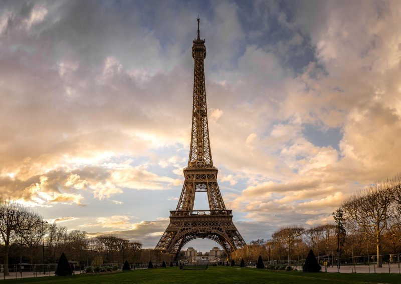 Kupite dio Pariza: Komad Eiffelova tornja ide na dražbu