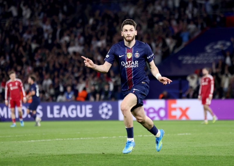 Ruganje na Parku prinčeva, pogledajte kako se Gruzijac prošetao obranom Liverpoola