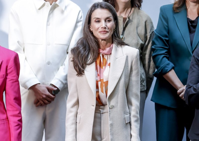 Svi su gledali u njezinu kosu: Savršen proljetni stajling ovoga je puta pao u drugi plan