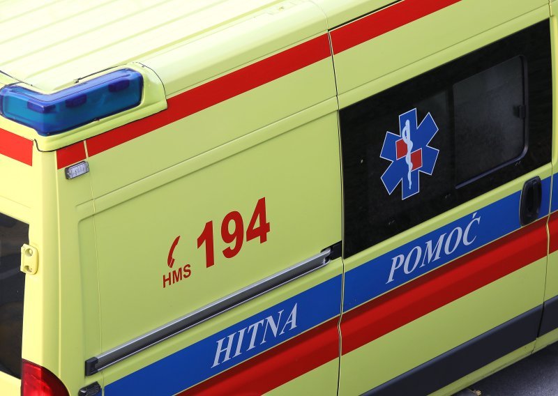 Dijete u Šibeniku palo s električnog romobila, u bolnici je