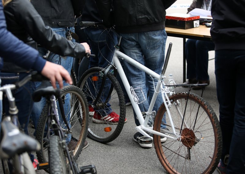 Policija prodaje izgubljene stvari: Bicikli i mobiteli idu za siću, evo kada i gdje