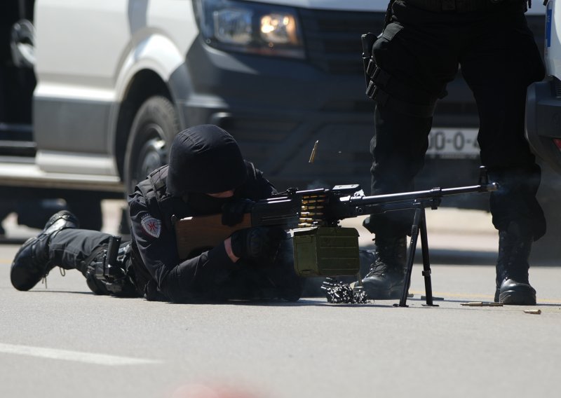 Policija u BiH spriječila krijumčarenje 38 ilegalnih migranata u Hrvatsku