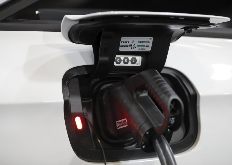 Kinezi najavili čudo, stiglo upozorenje iz BMW-a