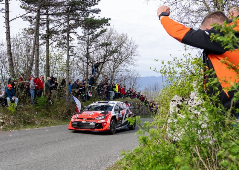 Kakva uzbuđenja na WRC-u! Najveći favorit izletio s ceste, gledatelji mu išli pomoći