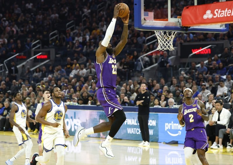 Povijesni trenutak u NBA ligi: Prva asistencija sina ocu, Bronny dodao za zakucavanje LeBronu