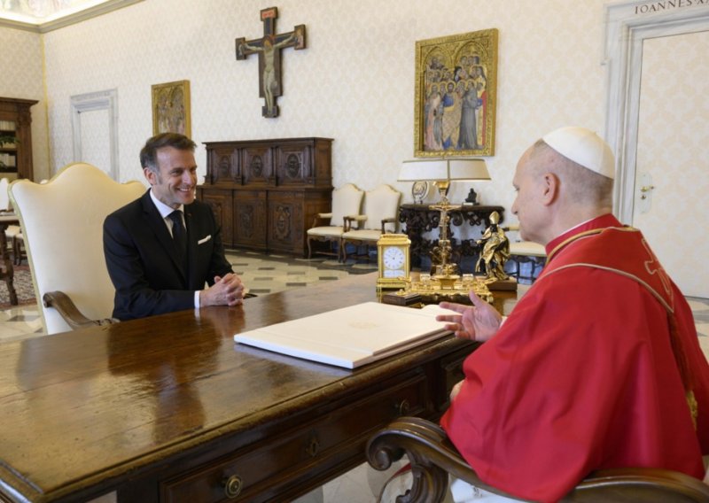 Mediji se raspisali o Macronovu potezu u Rimu