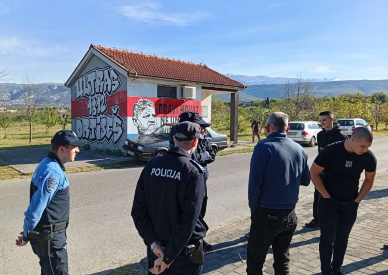 Drama u Mostaru: Mještani spriječili uklanjanje murala Praljku, stigla i policija