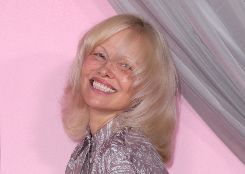 Opet je promijenila imidž: Pamela Anderson isfurala frizuru koja priziva sedamdesete