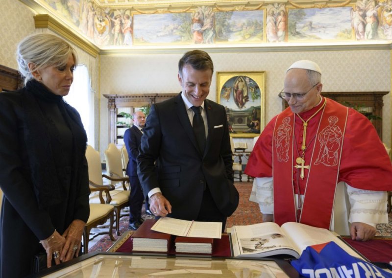 Papa ugostio Macrona: Posrijedi je njihov prvi susret