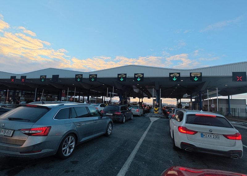 Kaos na granicama zbog novog sustava: Čeka se i do tri sata