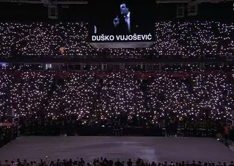 Beogradska Arena u suzama: Pogledajte oproštaj Grobara od Duška Vujoševića