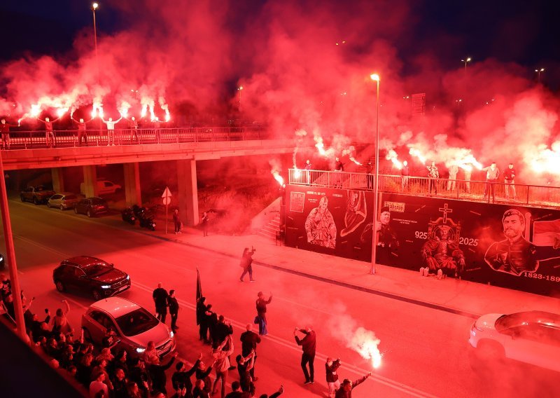 Bakljada Torcide i HOS-a na splitskom Lovrincu