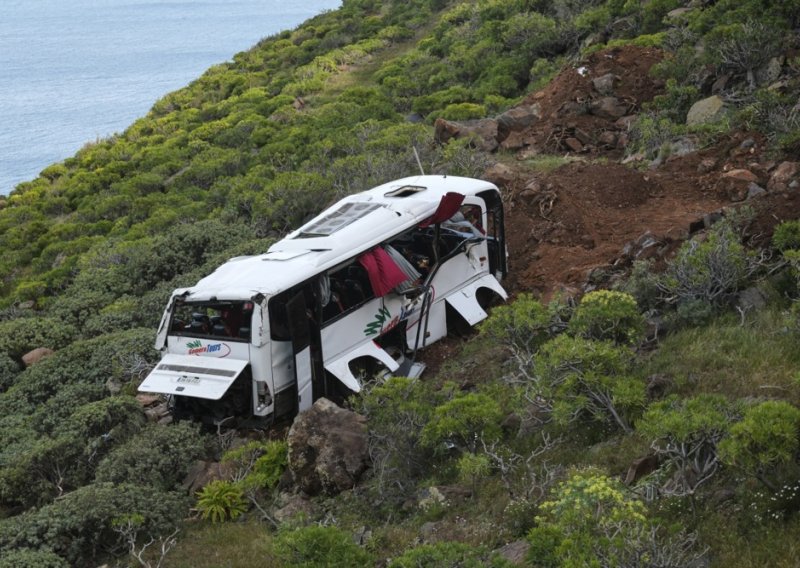 Autobus s turistima sletio u provaliju u na Kanarima: Jedna osoba poginula, više ozlijeđenih