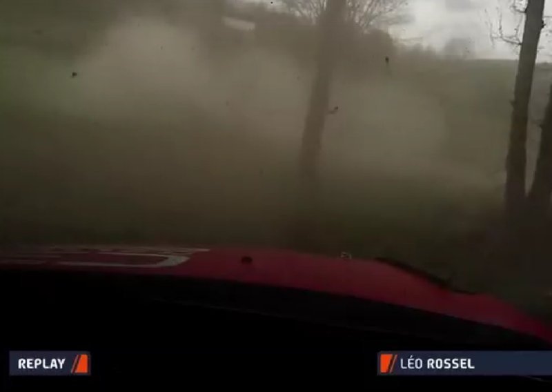 Pogledajte strašne scene s WRC-a: Francuz za milimetar izbjegao sudar sa stablom