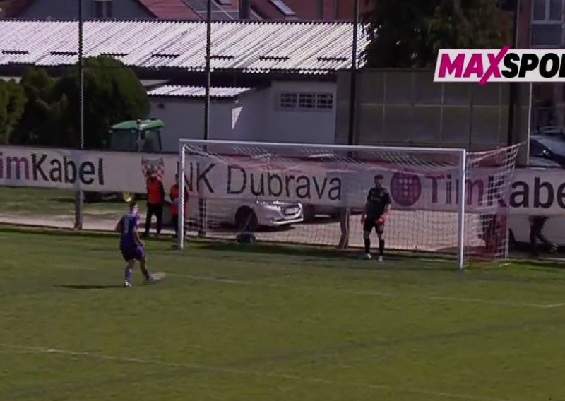 Pogledajte najbizarniji gol u povijesti Hrvatske: Igrač s centra vodio loptu i ušetao u svoj gol