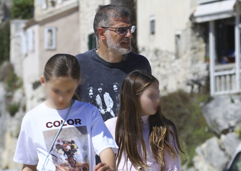 Slaven Bilić uhvaćen u rijetkom privatnom trenutku: Splitskom rivom prošetao s kćeri