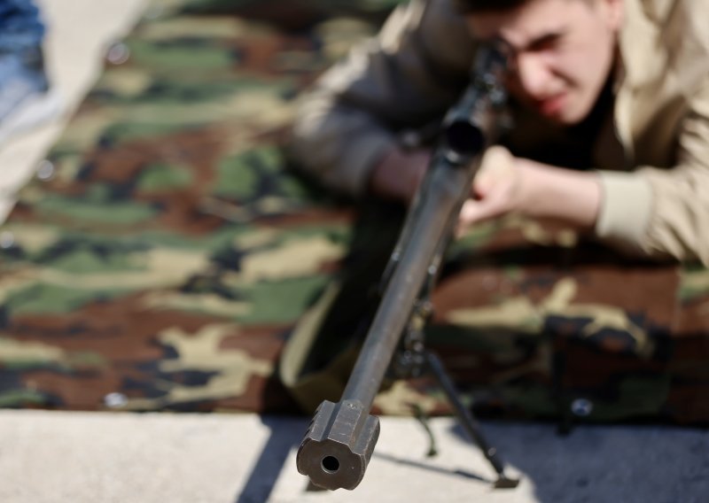 MORH: Velik interes za vojne studije, predstavljena Aeronautika