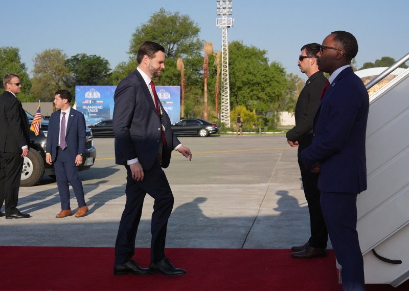 Vance napustio Pakistan, oglasio se Iran: 'Nitko to nije očekivao'