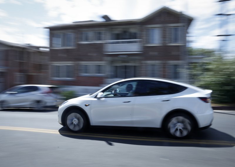 Fanovi godinama traže ovaj auto: Tesla napokon popustila