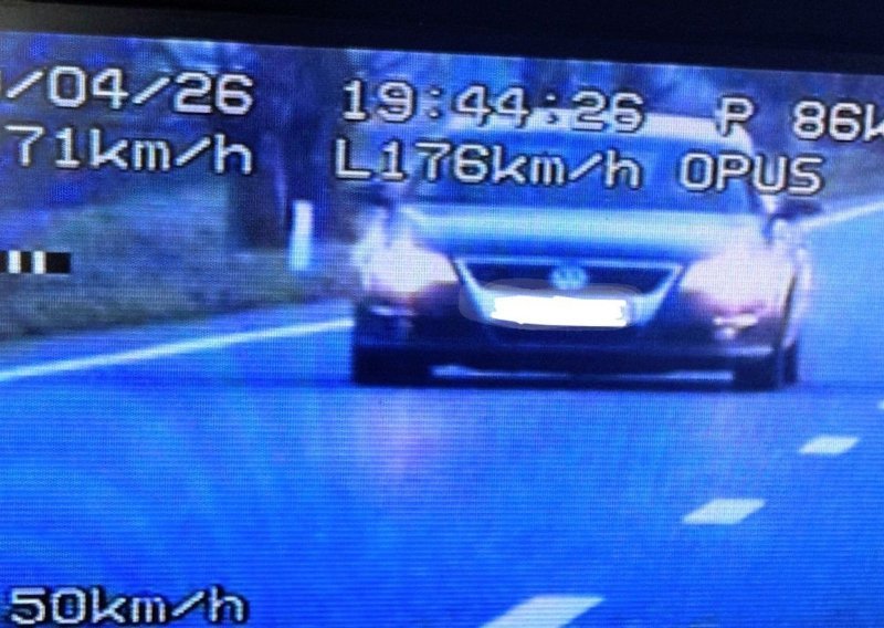 Policija zaustavila ženu koja je jurila skoro 180 km/h: U šoku ostali kad su čuli razlog