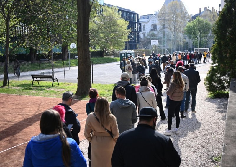 Fotografije iz Mađarske obilaze svijet: Redovi kakvi se ne pamte, oglasio se Orban