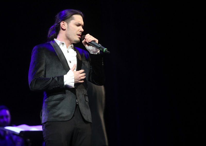 Dino Jelusić osvaja pozornice, a sada stiže i Bruno: Nova glazbena priča iz iste obitelji