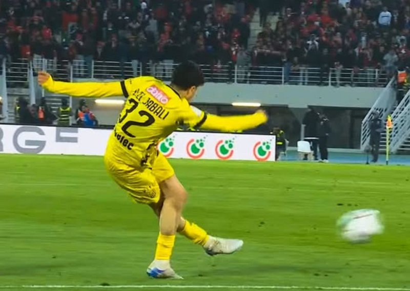 Pogledajte golčinu godine! Stoper zabio nestvaran gol rabonom