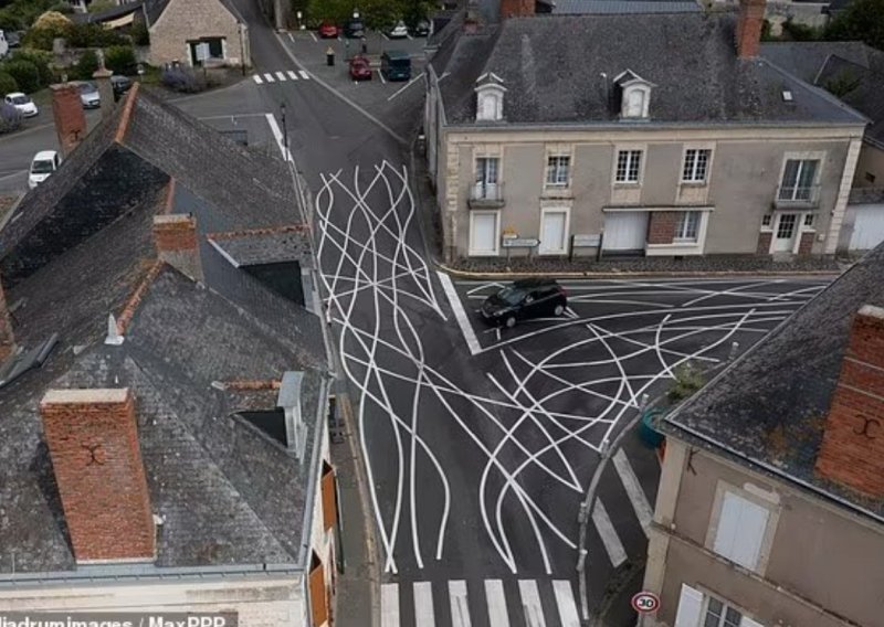 Ovo je najluđa cesta na svijetu: Znate li čemu služe silne crte?