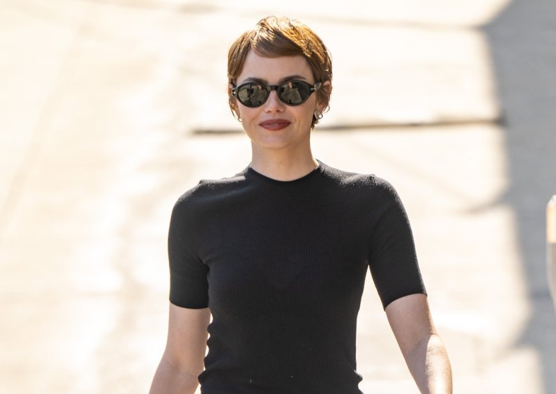 Bijela satenska suknja opet je hit, a slavne dame nose je poput ikone 90-ih