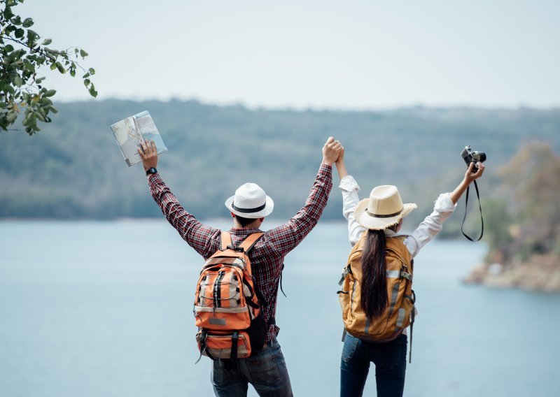 Putnici sve češće koriste AI, a sada tehnologija preuzima i samu organizaciju puta