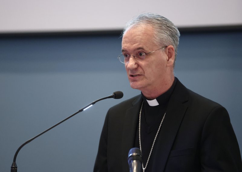 Počelo zasjedanje HBK: Kutleša pozvao na molitvu za mir u svijetu