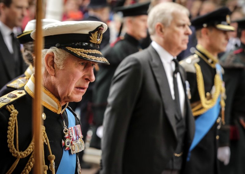 Mogao bi povući drastičan potez: Kralj Charles ne želi ni čuti za osramoćenog brata