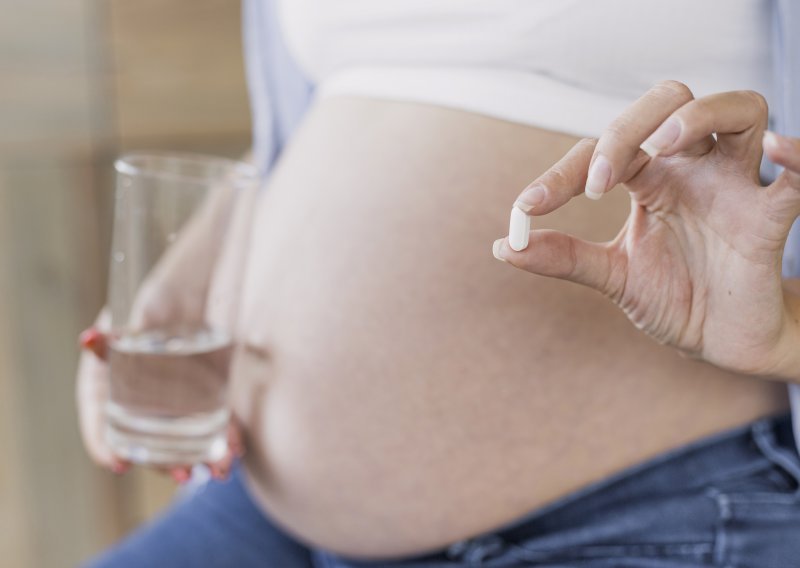 Nova studija smiruje zabrinutost: paracetamol u trudnoći nije povezan s autizmom