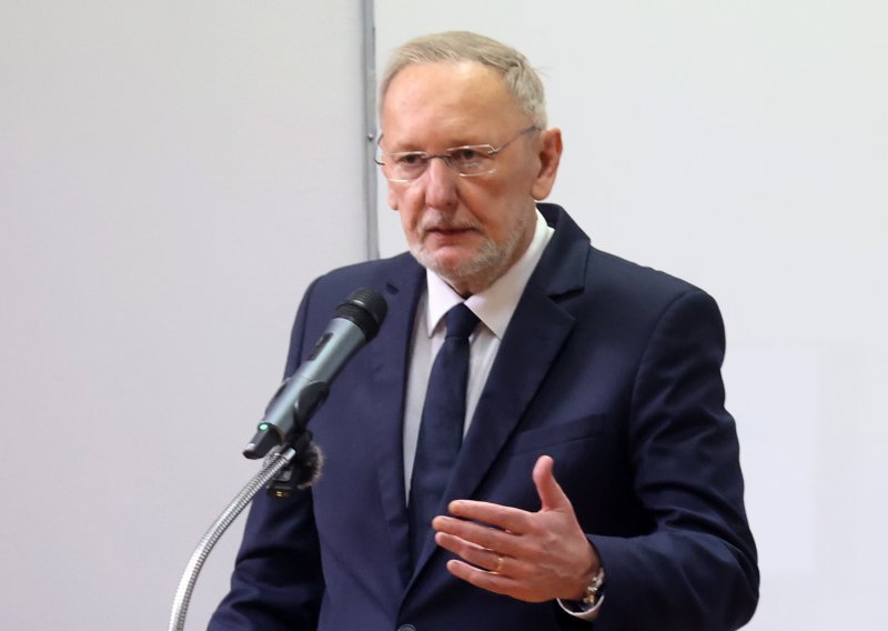 Božinović održao predavanje studentima: 'U spektru društvenih mreža ima dosta toga što je fejk'